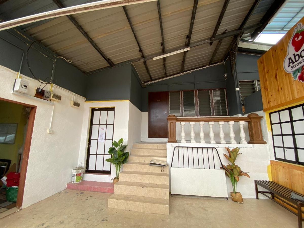 Aiza Homestay Opposite Abang Strawberry Taman Sedia Tanah Rata Eksteriør bilde