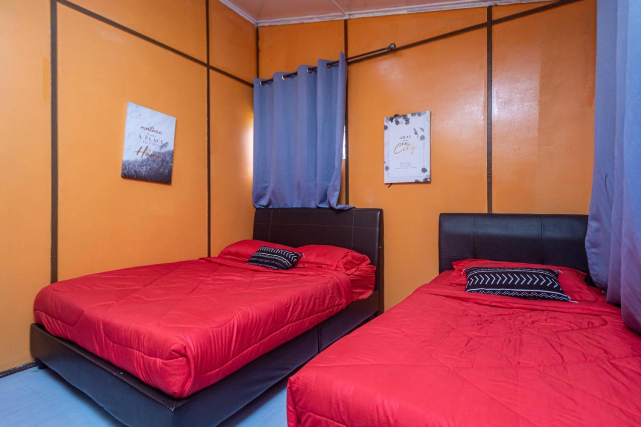 Aiza Homestay Opposite Abang Strawberry Taman Sedia Tanah Rata Eksteriør bilde