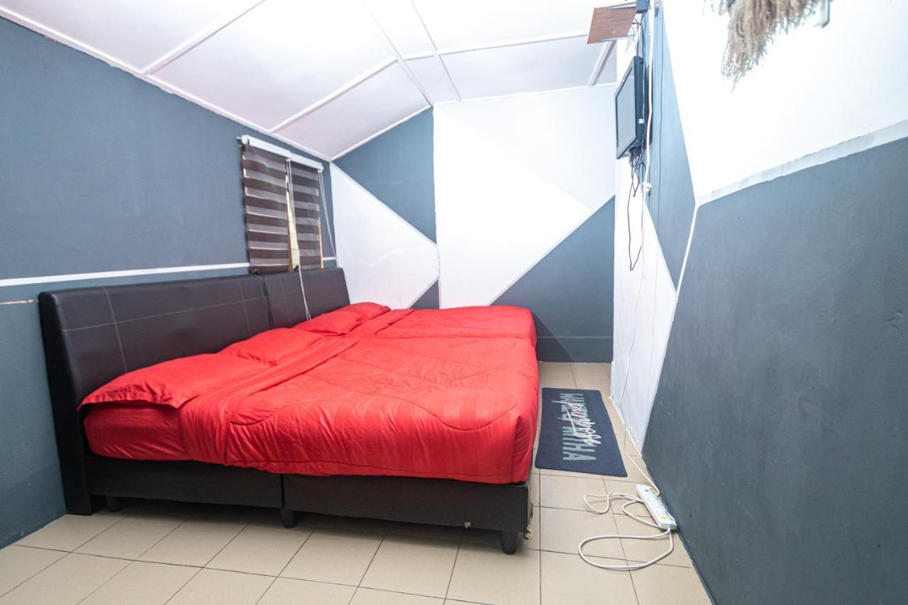 Aiza Homestay Opposite Abang Strawberry Taman Sedia Tanah Rata Eksteriør bilde