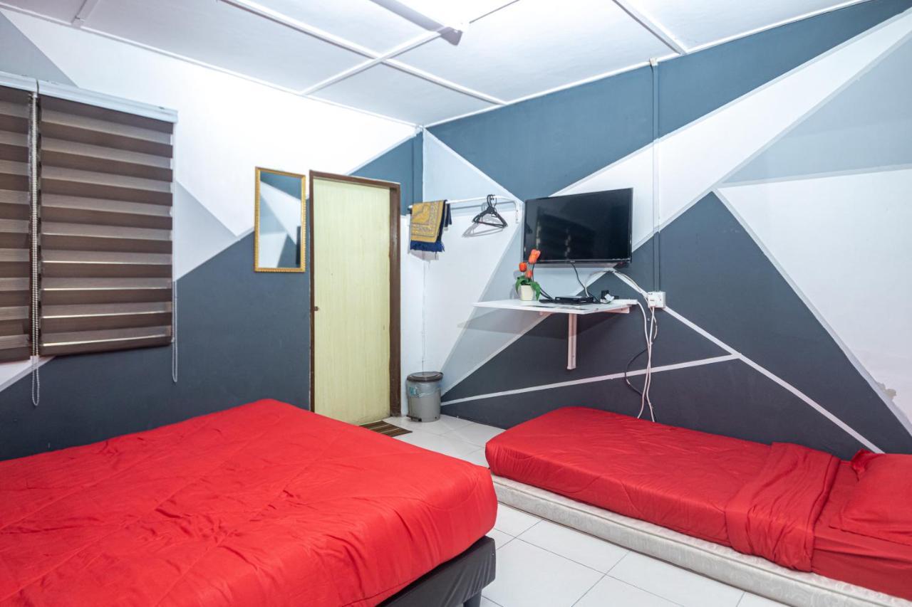 Aiza Homestay Opposite Abang Strawberry Taman Sedia Tanah Rata Eksteriør bilde