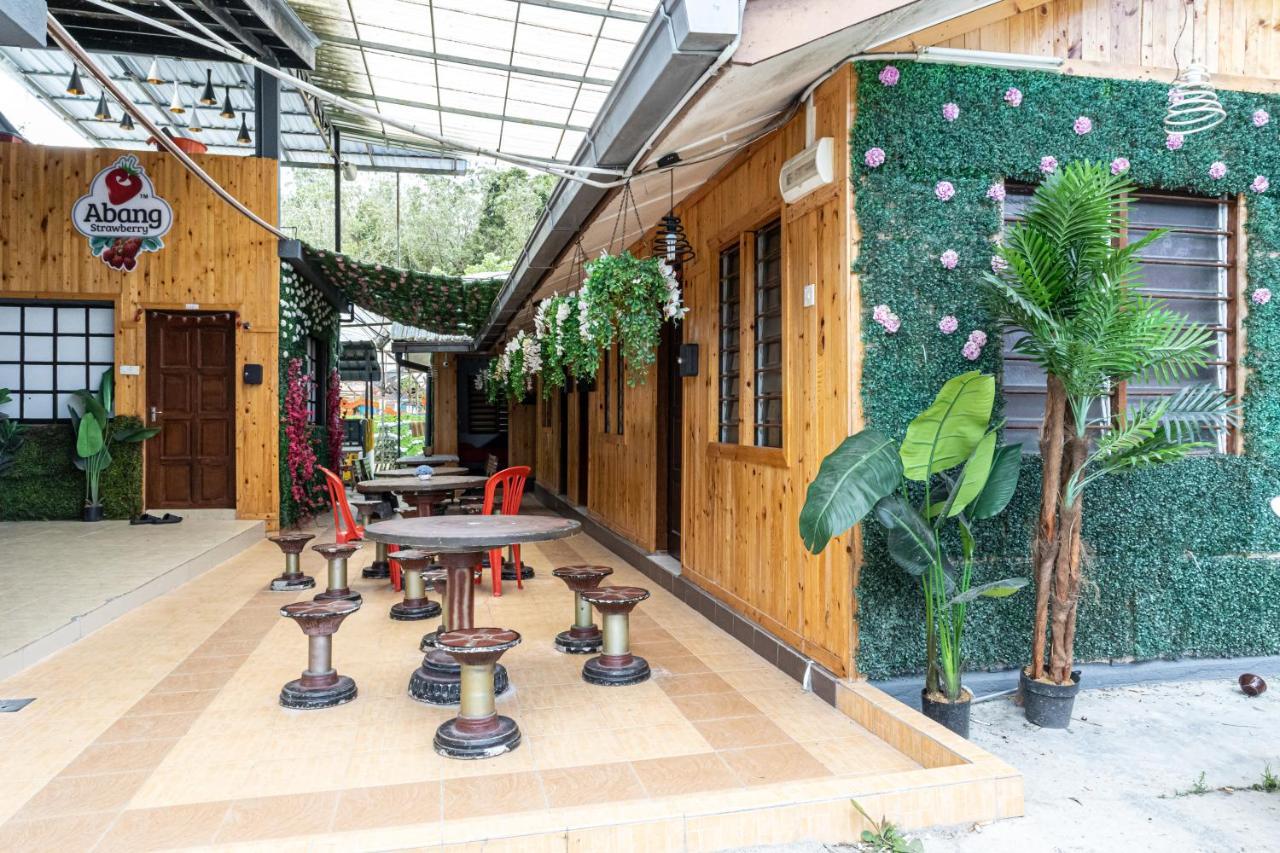 Aiza Homestay Opposite Abang Strawberry Taman Sedia Tanah Rata Eksteriør bilde