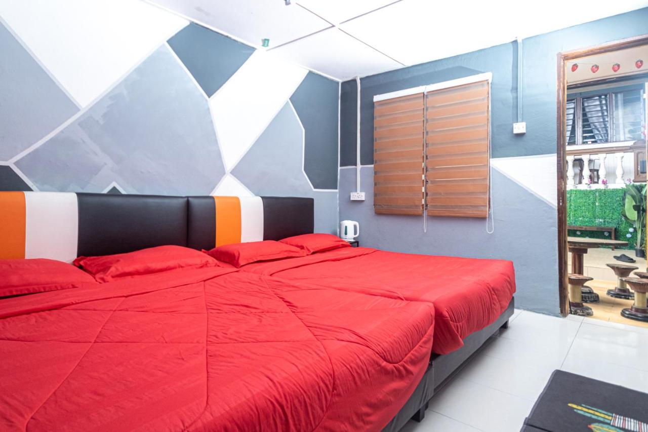 Aiza Homestay Opposite Abang Strawberry Taman Sedia Tanah Rata Eksteriør bilde