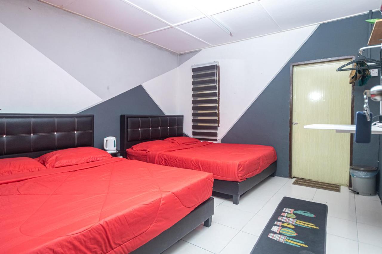 Aiza Homestay Opposite Abang Strawberry Taman Sedia Tanah Rata Eksteriør bilde
