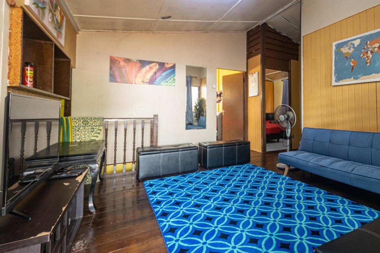 Aiza Homestay Opposite Abang Strawberry Taman Sedia Tanah Rata Eksteriør bilde