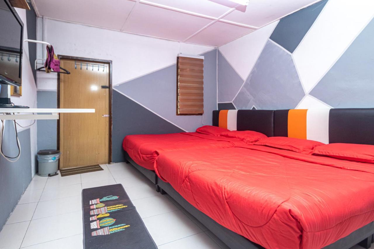 Aiza Homestay Opposite Abang Strawberry Taman Sedia Tanah Rata Eksteriør bilde