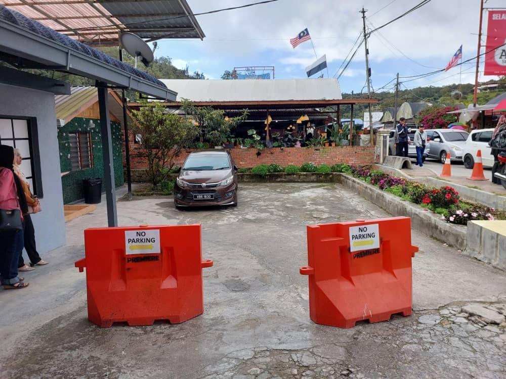 Aiza Homestay Opposite Abang Strawberry Taman Sedia Tanah Rata Eksteriør bilde